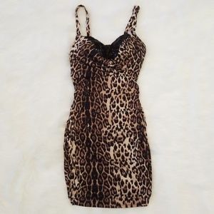 🐆NWOT Leopard Mini🐆